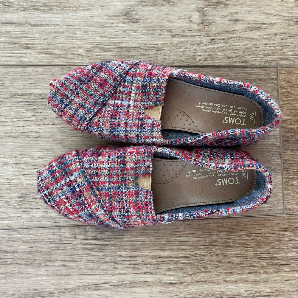 Tom’s tweed slip on size 6